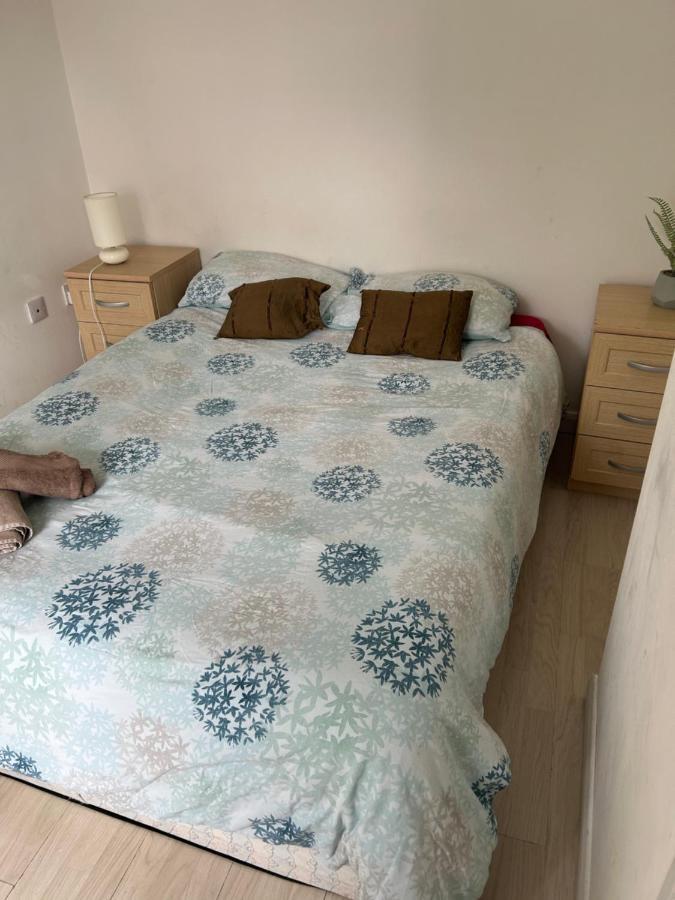 Gasthof Redecorated Double With Shared Bathroom And Kitchen London