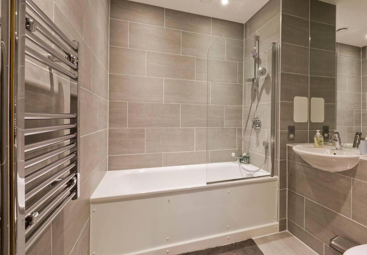 2-bed Only 15 Mins From * Londen
