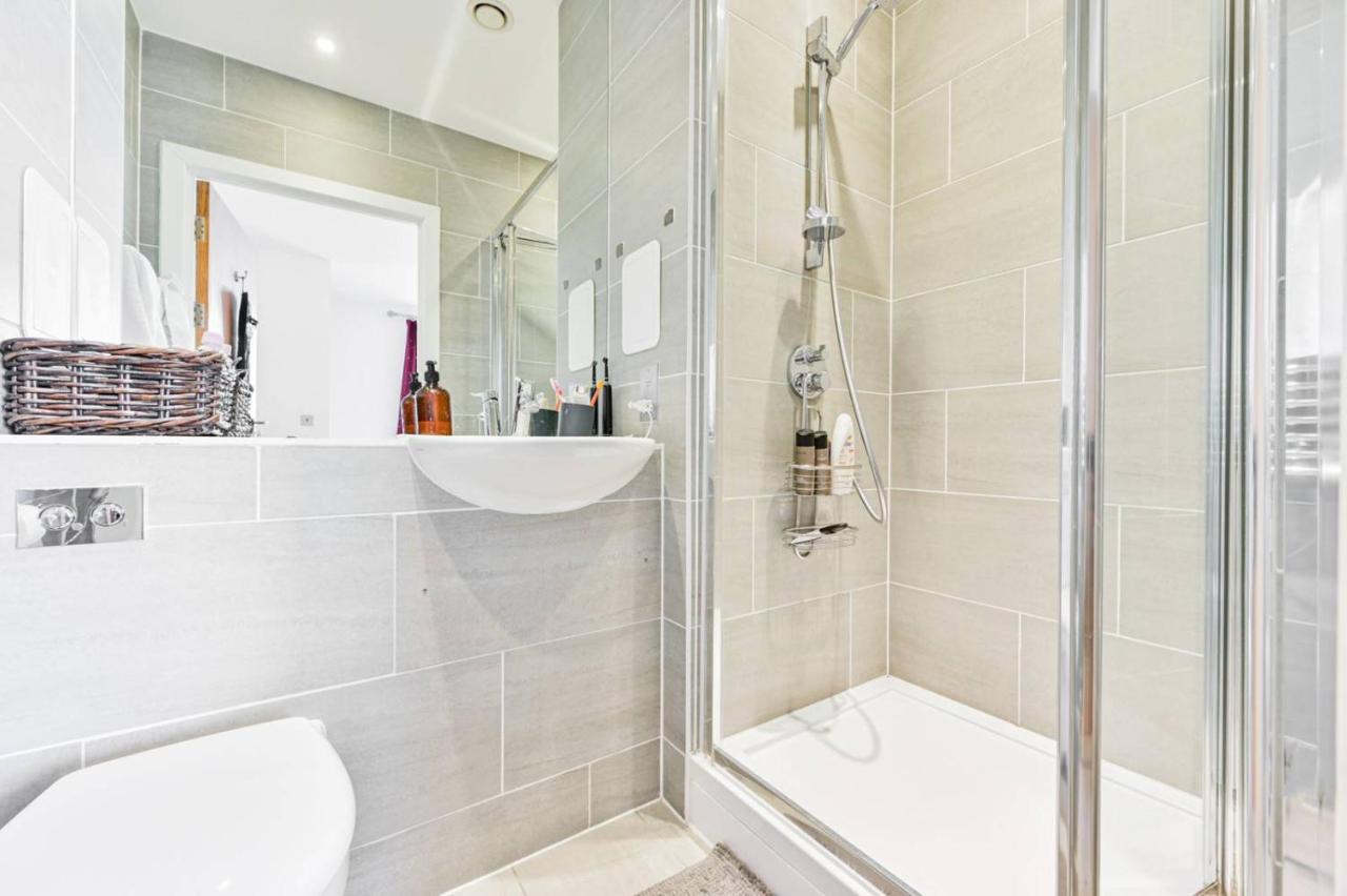 2-bed Only 15 Mins From Appartement