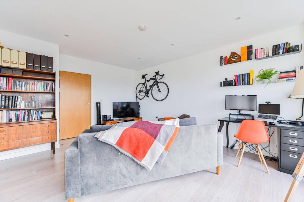 2-bed Only 15 Mins From Appartement