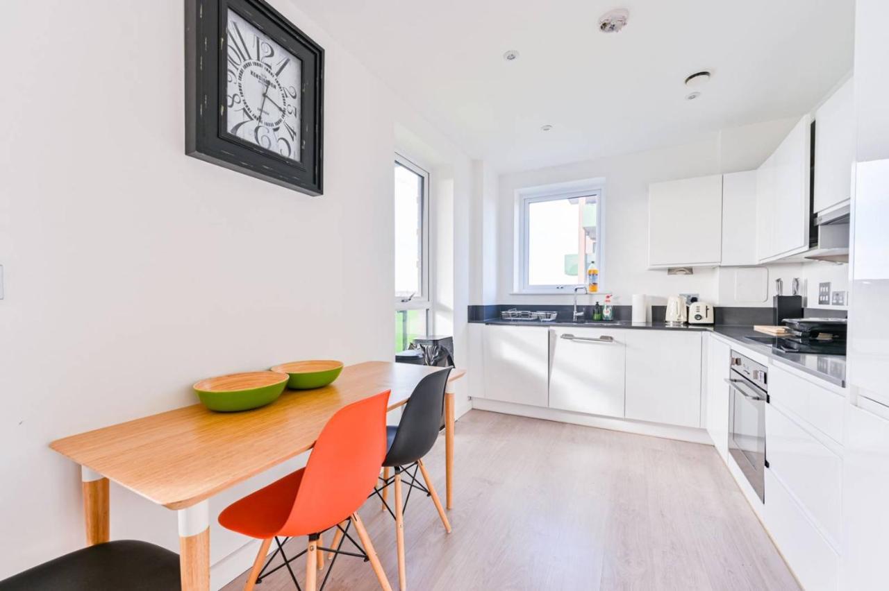 2-bed Only 15 Mins From Appartement *