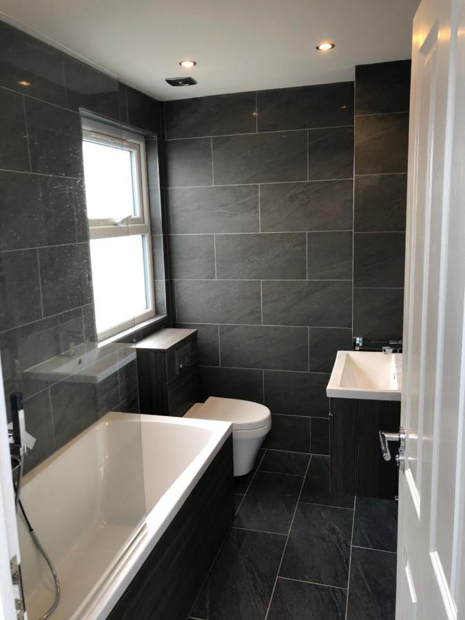 Great 4 Bedroom In Tooting * Londres