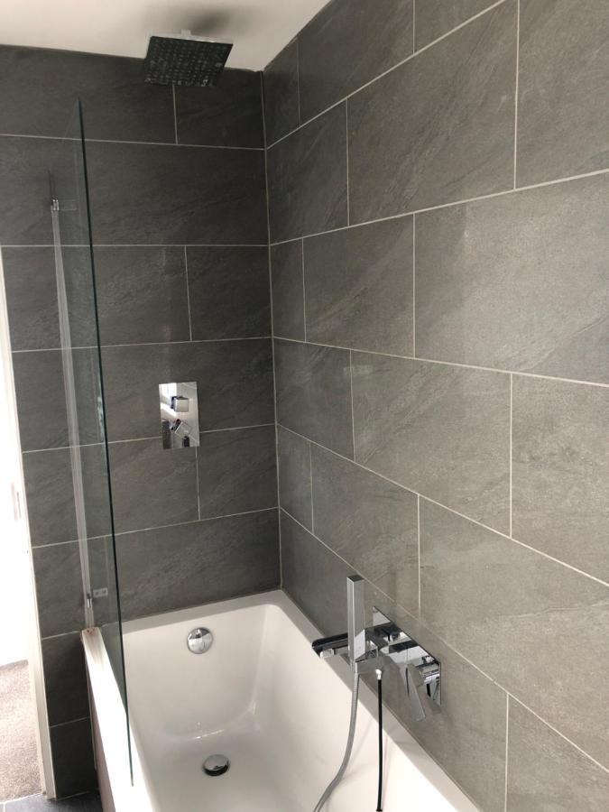 Great 4 Bedroom In Tooting * Londres
