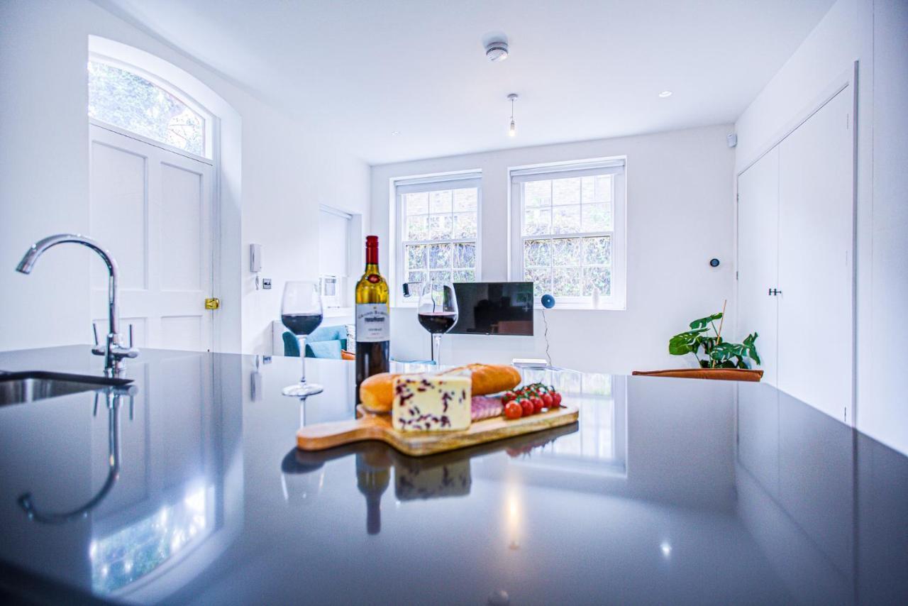 Charming 1br In A Gated Complex And A Short Walk From Queens Park Tube Londen