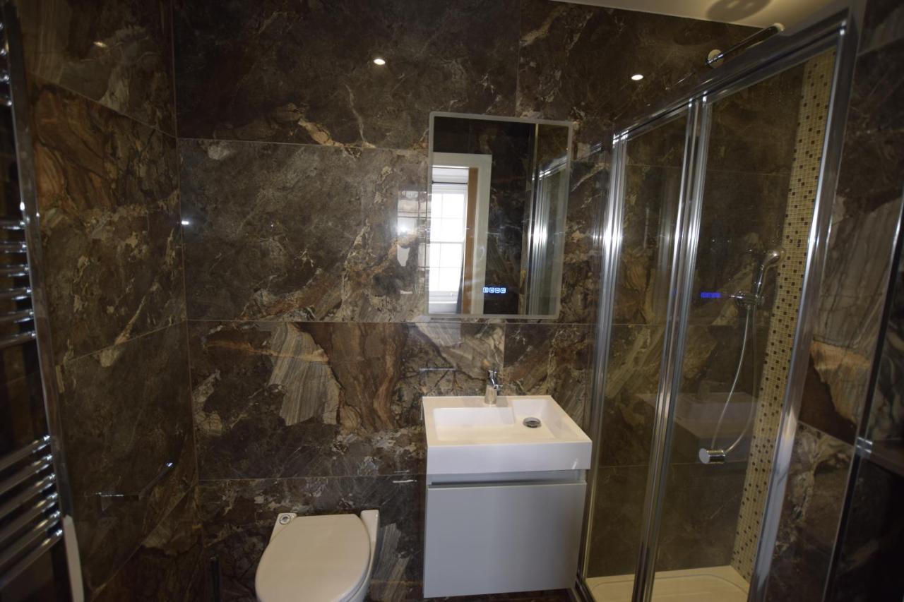Central Luxury Apartment *