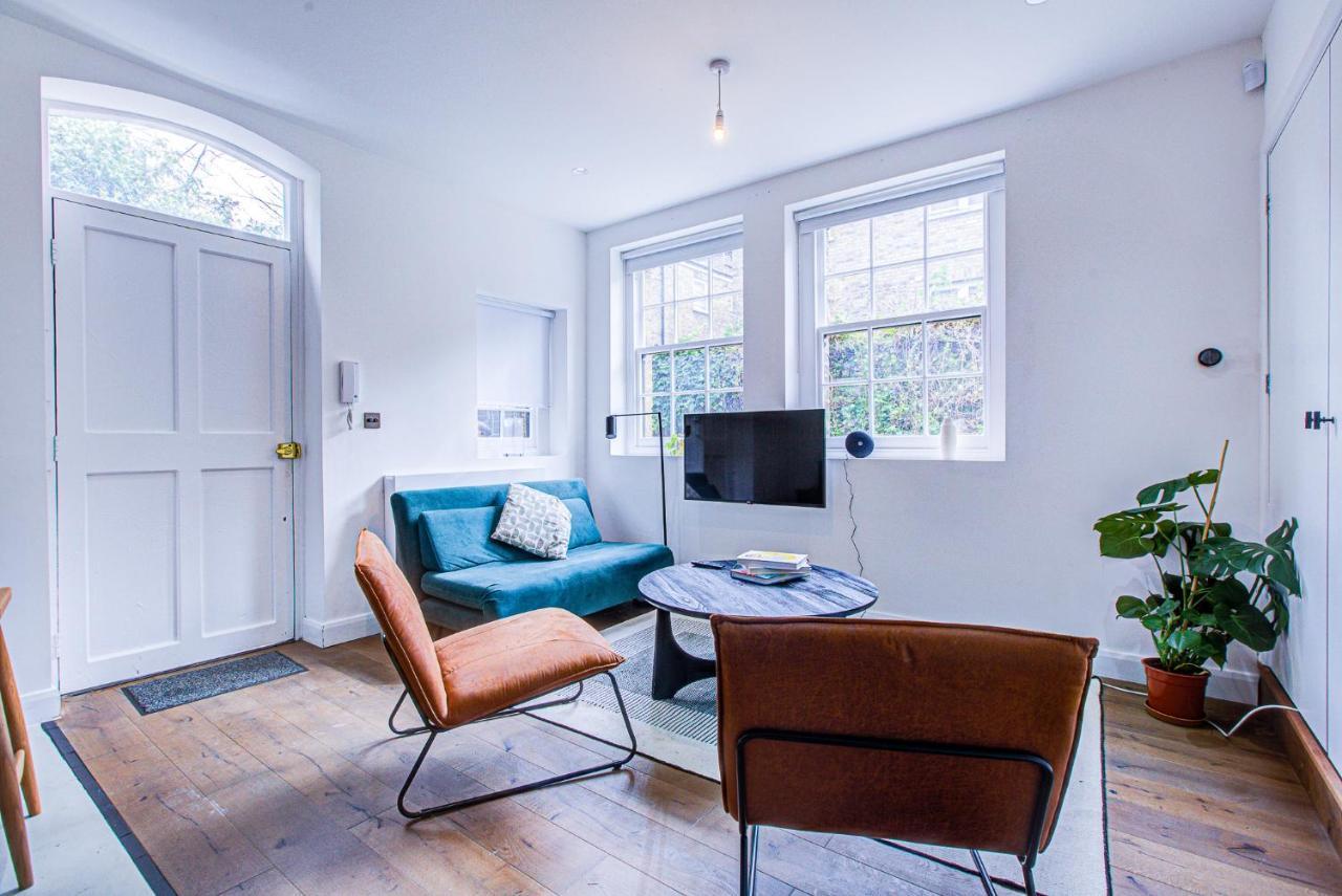 Charming 1br In A Gated Complex And A Short Walk From Queens Park Tube Appartement Londen