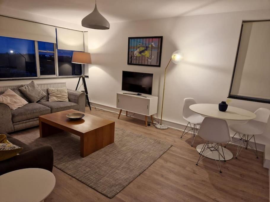 Newly Renovated Apartment! Apartment *