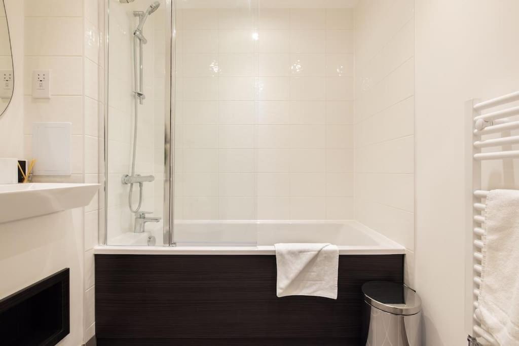 Wild Roses Serviced - Upton Park Londres