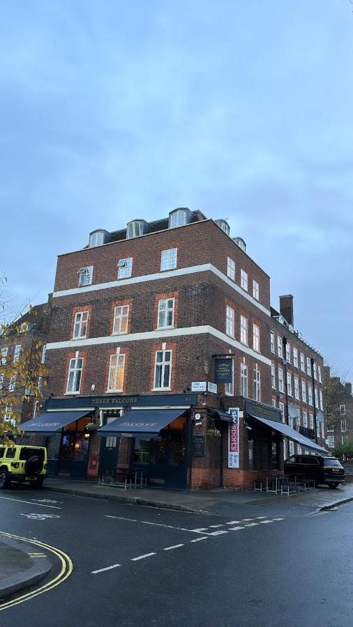 Three Falcons Hotell 4*