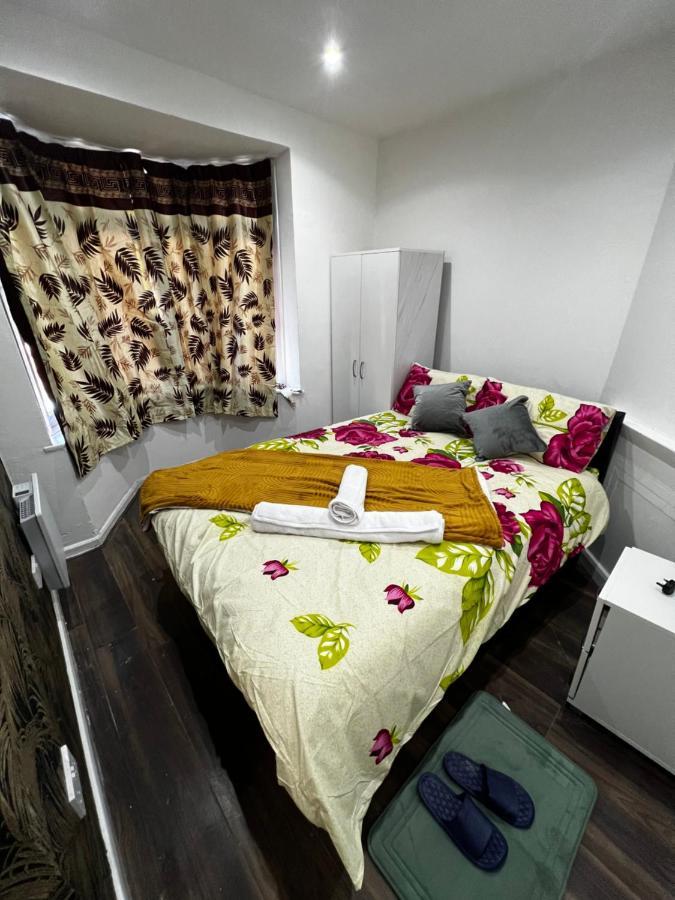 Guest house Good Priced Single In Sherperds Bush *