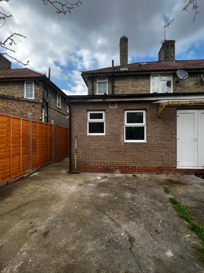 Good Priced Single In Sherperds Bush Guest house London