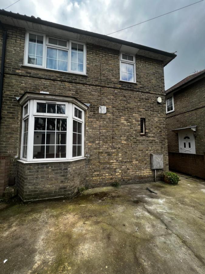 Guest house Good Priced Single In Sherperds Bush