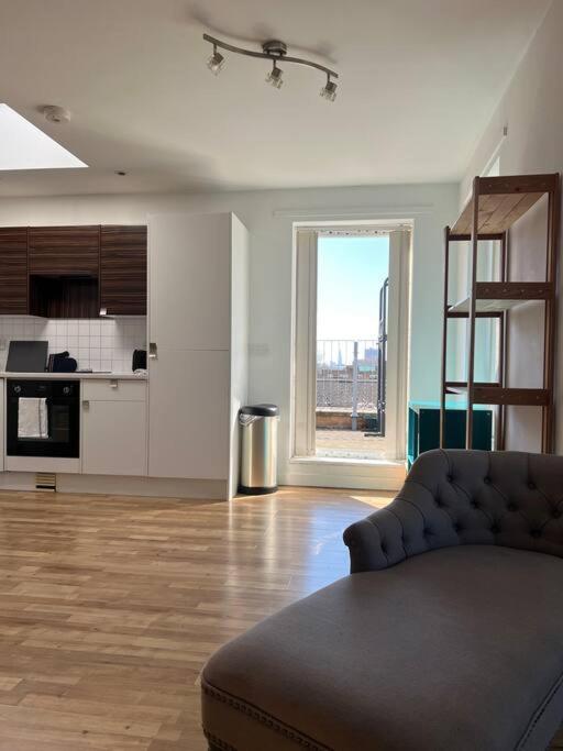 Apartment 2bed Flat With Great Views *
