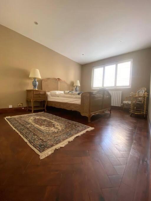 Apartment 2 Double Bedroom Charming Chelsea *