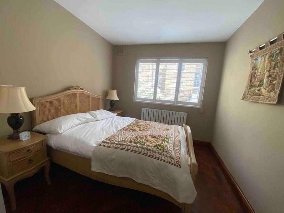 2 Double Bedroom Charming Chelsea Apartment London