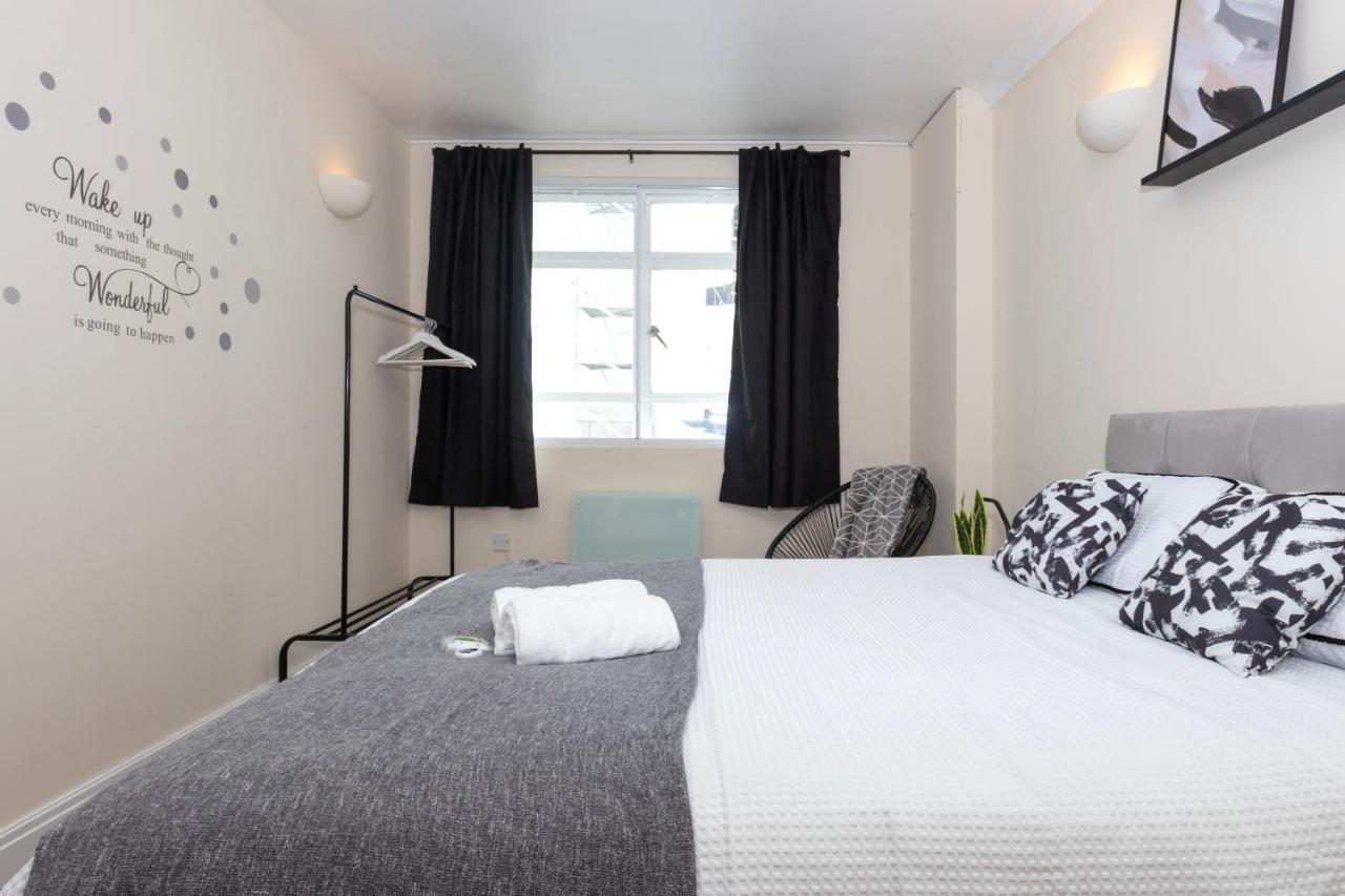 Cosy 30 Seconds To Aldgate East Station *