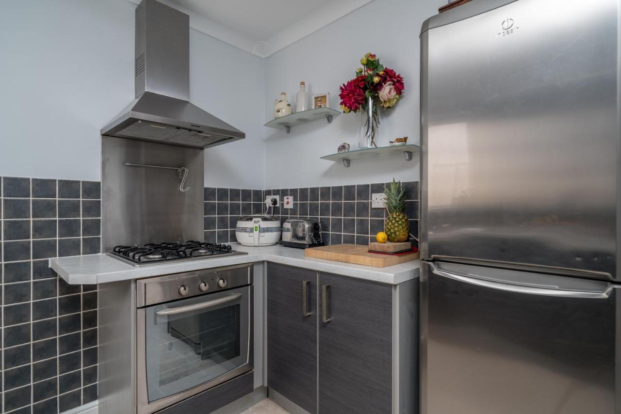 Joivy Cozy 1 Bed Flat With Garden In North Kensington London