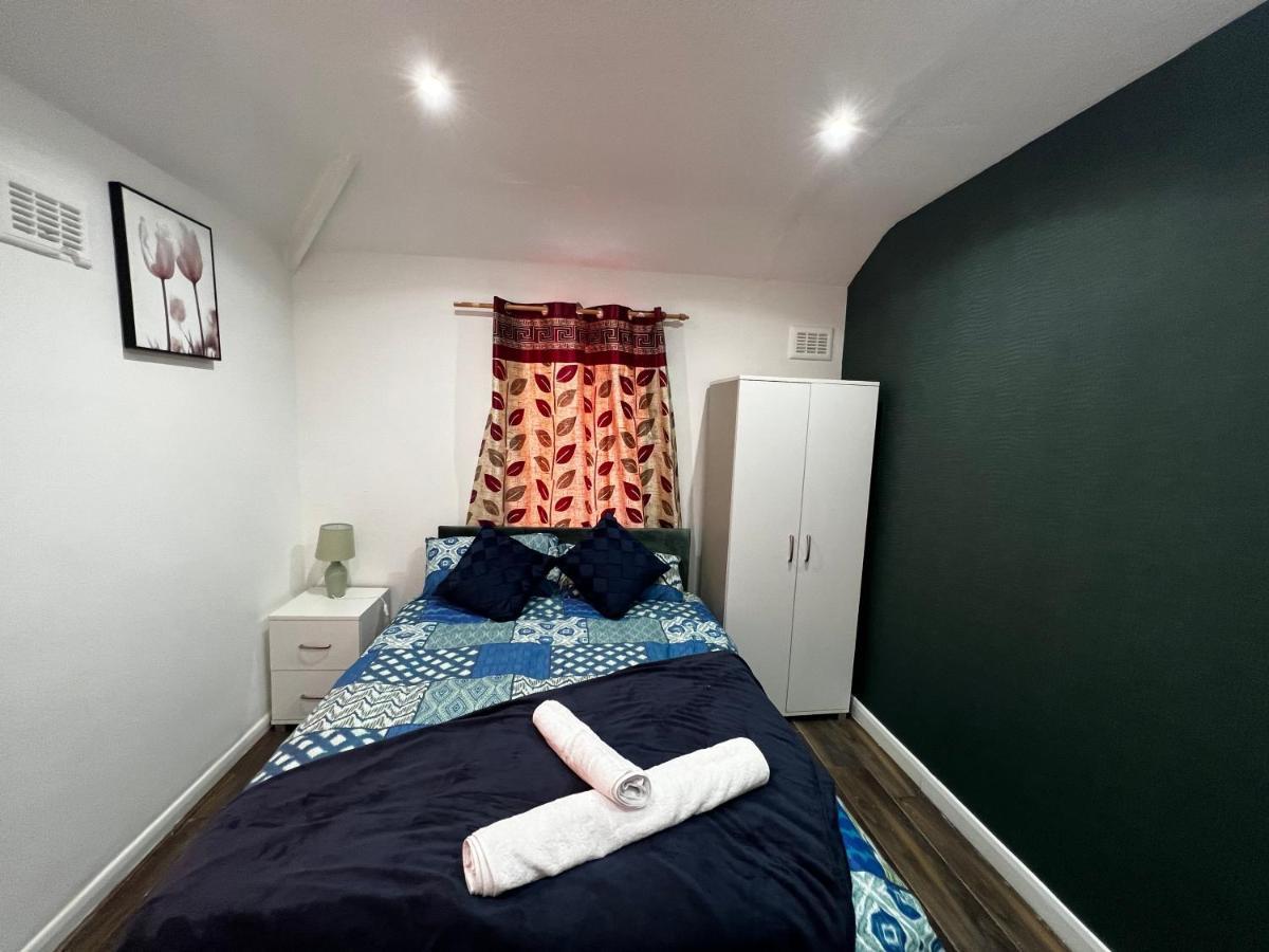 Guest house Good Priced Single In Sherperds Bush