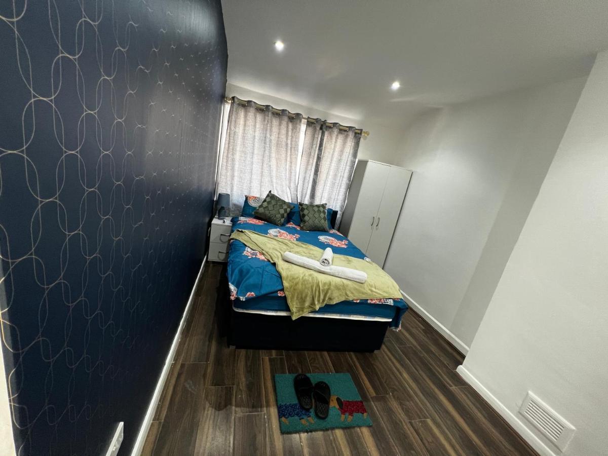Good Priced Single In Sherperds Bush Guest house *