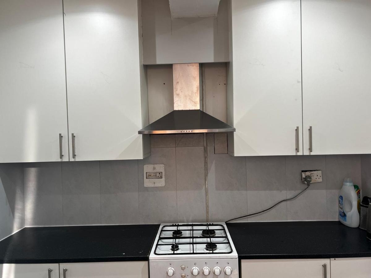 Good Priced Single In Sherperds Bush Guest house