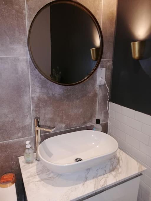 Beautiful Maisonnette Flat In Islington Leilighet London