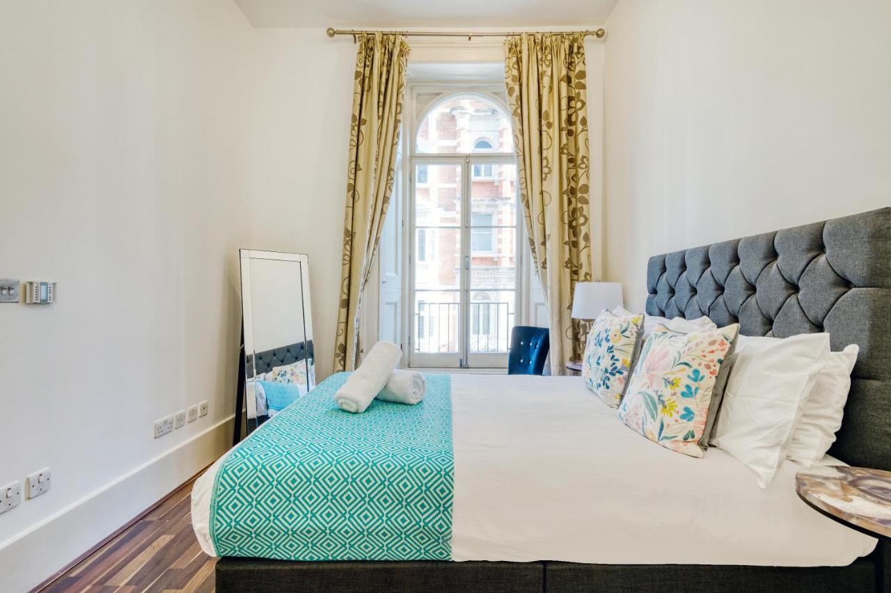Modern Mayfair Apartment
