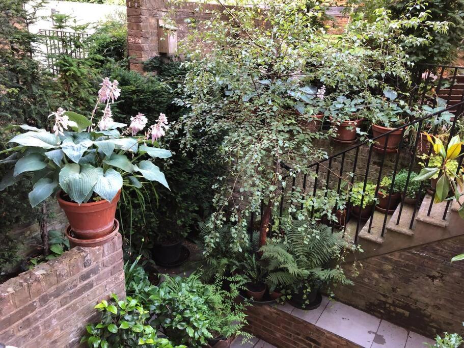 Kings Cross, Self-contained House & Private Garden Feriehus