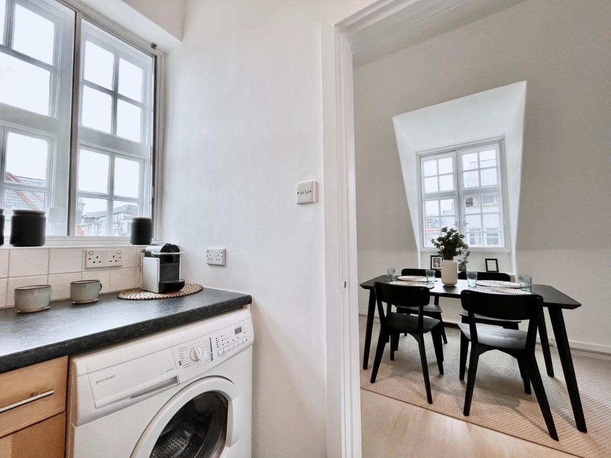 New Oxford Circus 2 Bedr, 3 Beds Location Apartment *