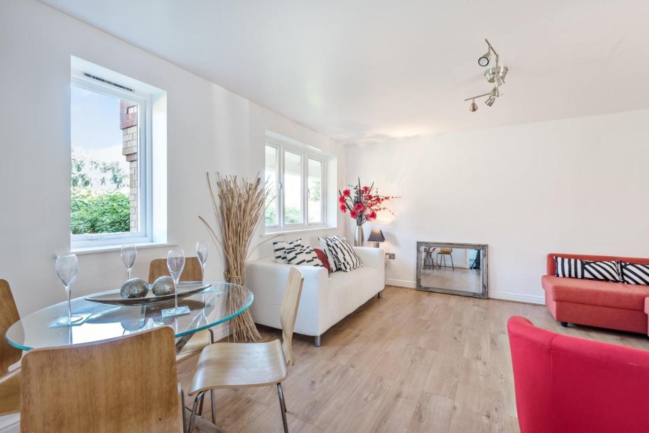 2 Bed Flat, Dedicated Workspace, Parking, 4ktv Apartment