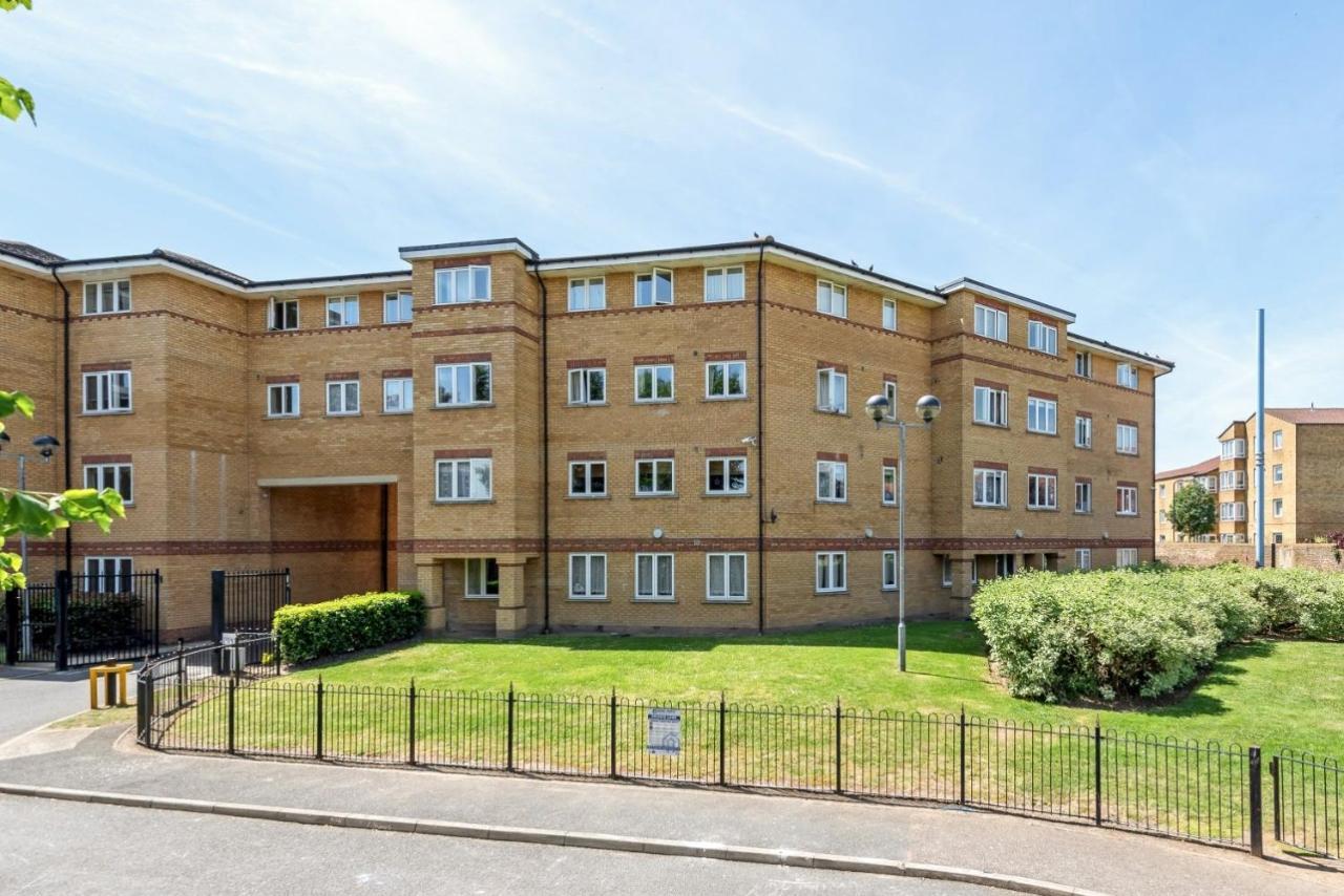 2 Bed Flat, Dedicated Workspace, Parking, 4ktv Apartment *