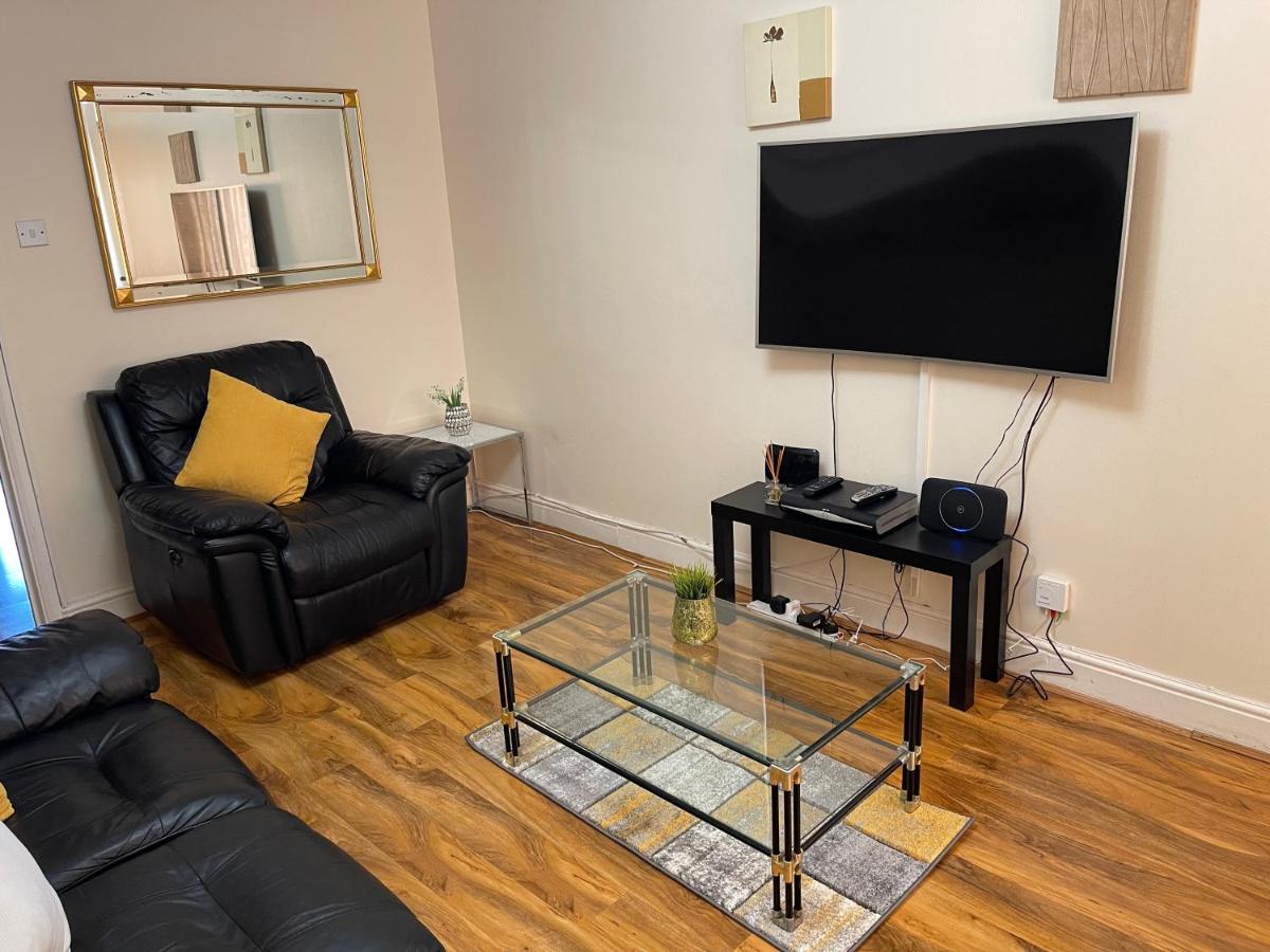 Abkat Three Bedroom Feriehus London