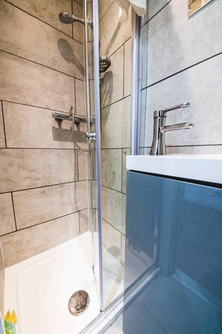 Apartment 3beds / 3baths Close To Portobello Road