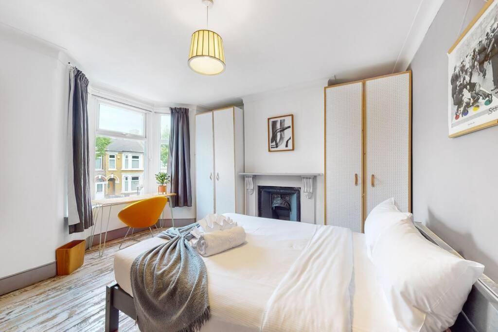 Сasa de vacaciones Enchanting 3 Bedroom House With Garden In Leyton Londres