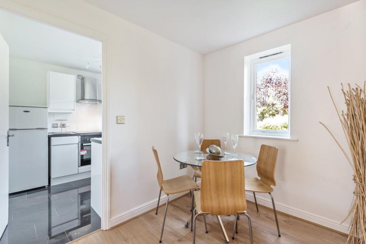 2 Bed Flat, Dedicated Workspace, Parking, 4ktv Apartment
