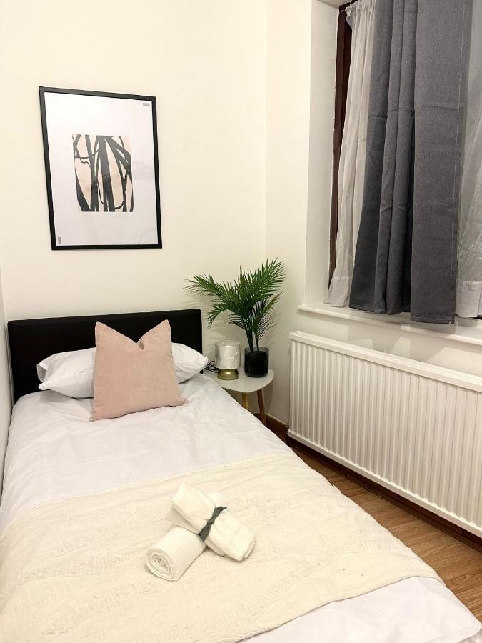 Charm - Comfortable In Spacious House
