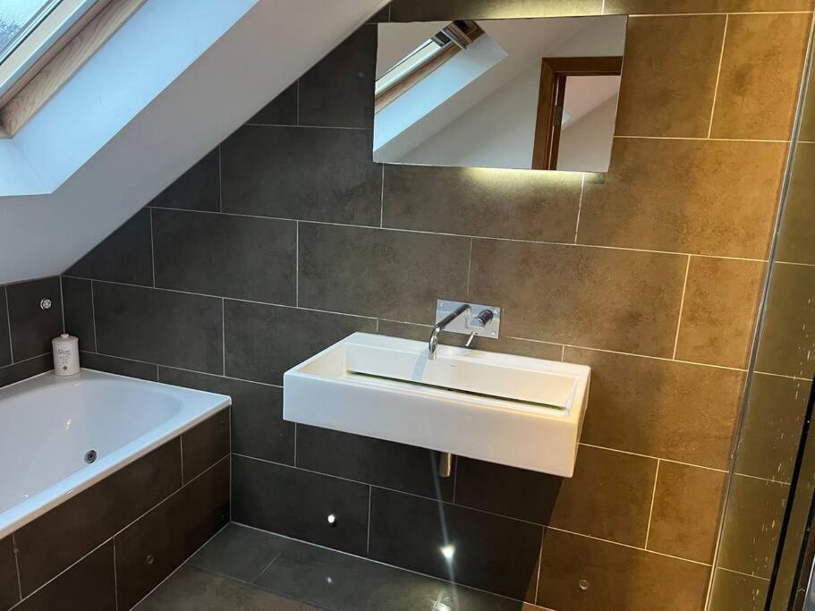Four Bedroom Modern Victorian Wandsworth House * London