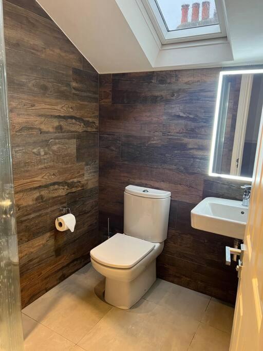 Four Bedroom Modern Victorian Wandsworth House Holiday home