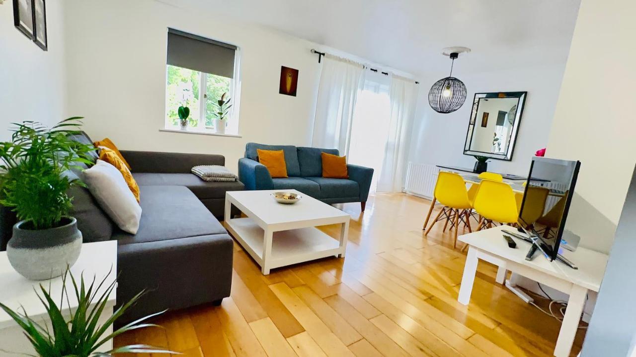 Amazing Location - Of London- 2 Bedroom Stunning Canal View House With Private Garden,parking & Balcony Appartement *