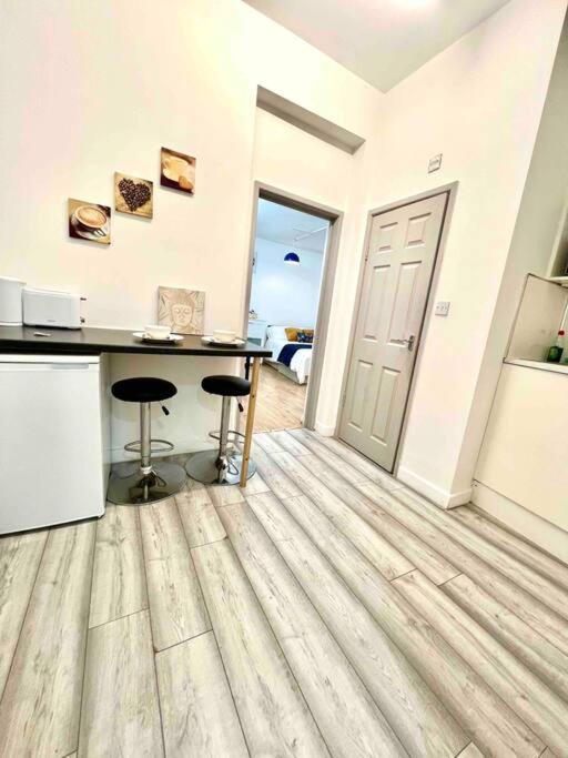 Trendy One Bedroom Flat In * London