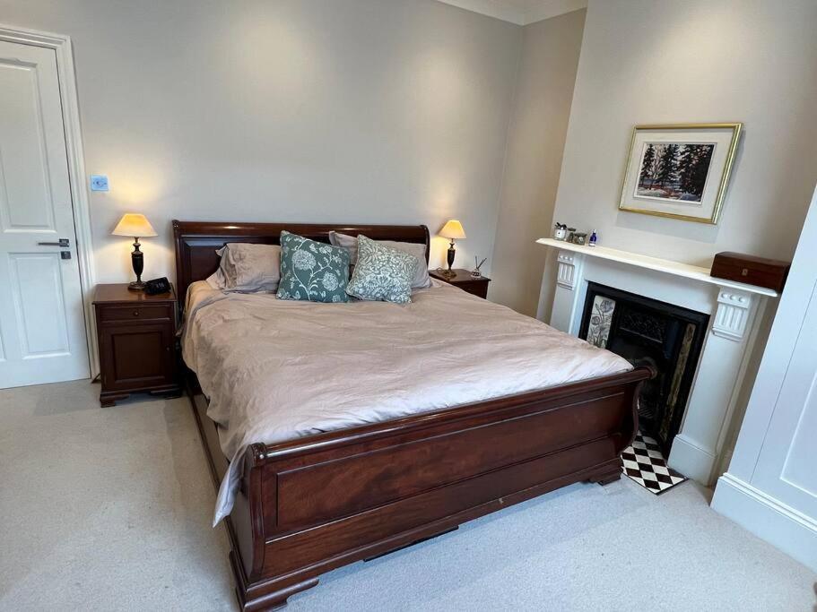 Four Bedroom Modern Victorian Wandsworth House * London