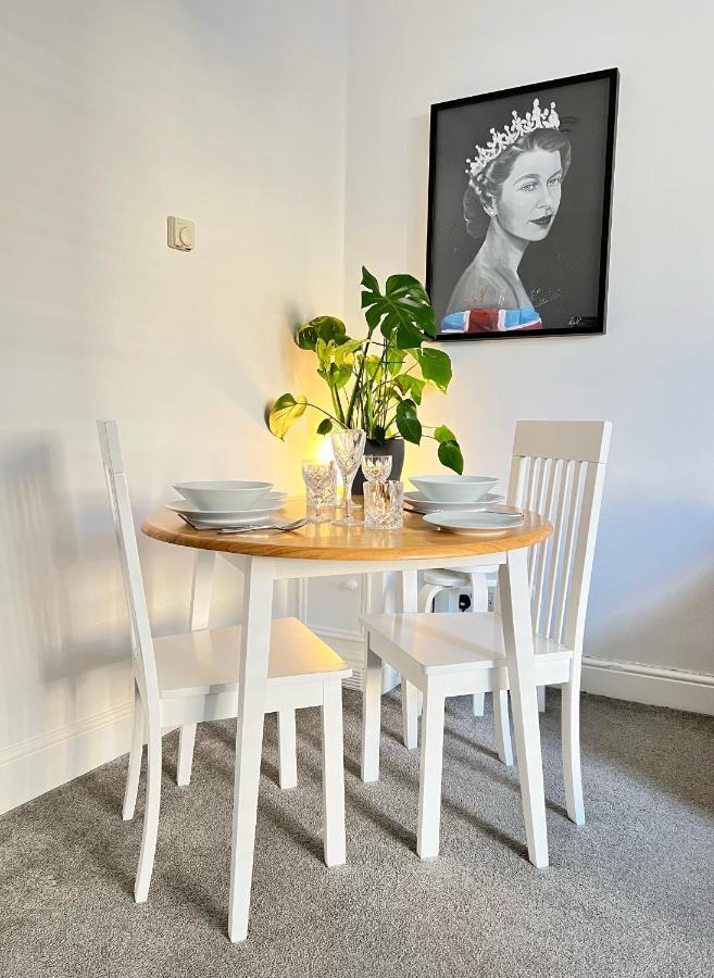 Apartment Stylish One-bedroom With Private Patio In Zone 2 *
