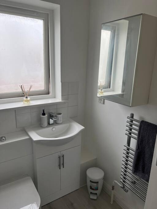 Spacious 1 Bedroom Unit In West Leilighet *