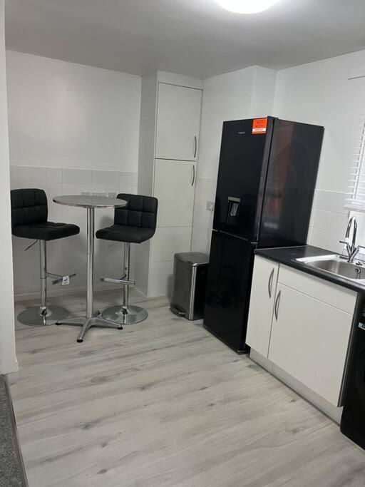 Leilighet Spacious 1 Bedroom Unit In West *