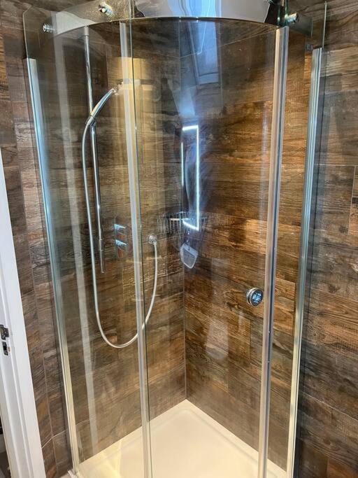Four Bedroom Modern Victorian Wandsworth House Holiday home London