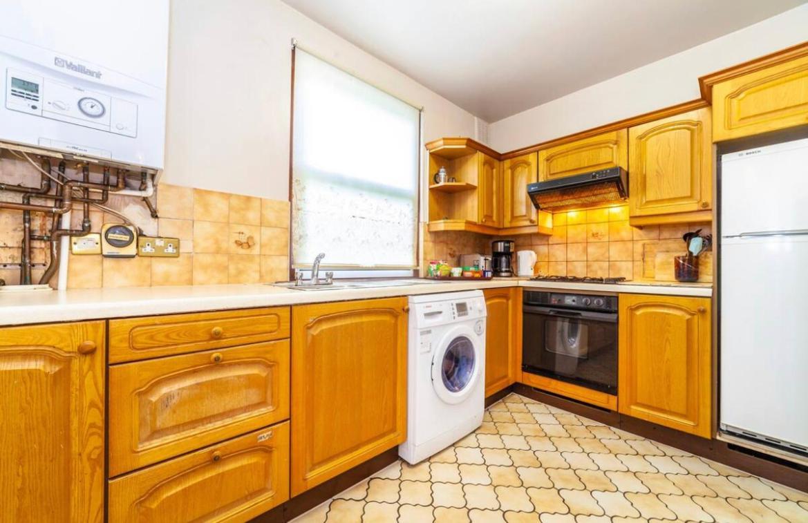 Remarkable 3-bedroom In Apartment *