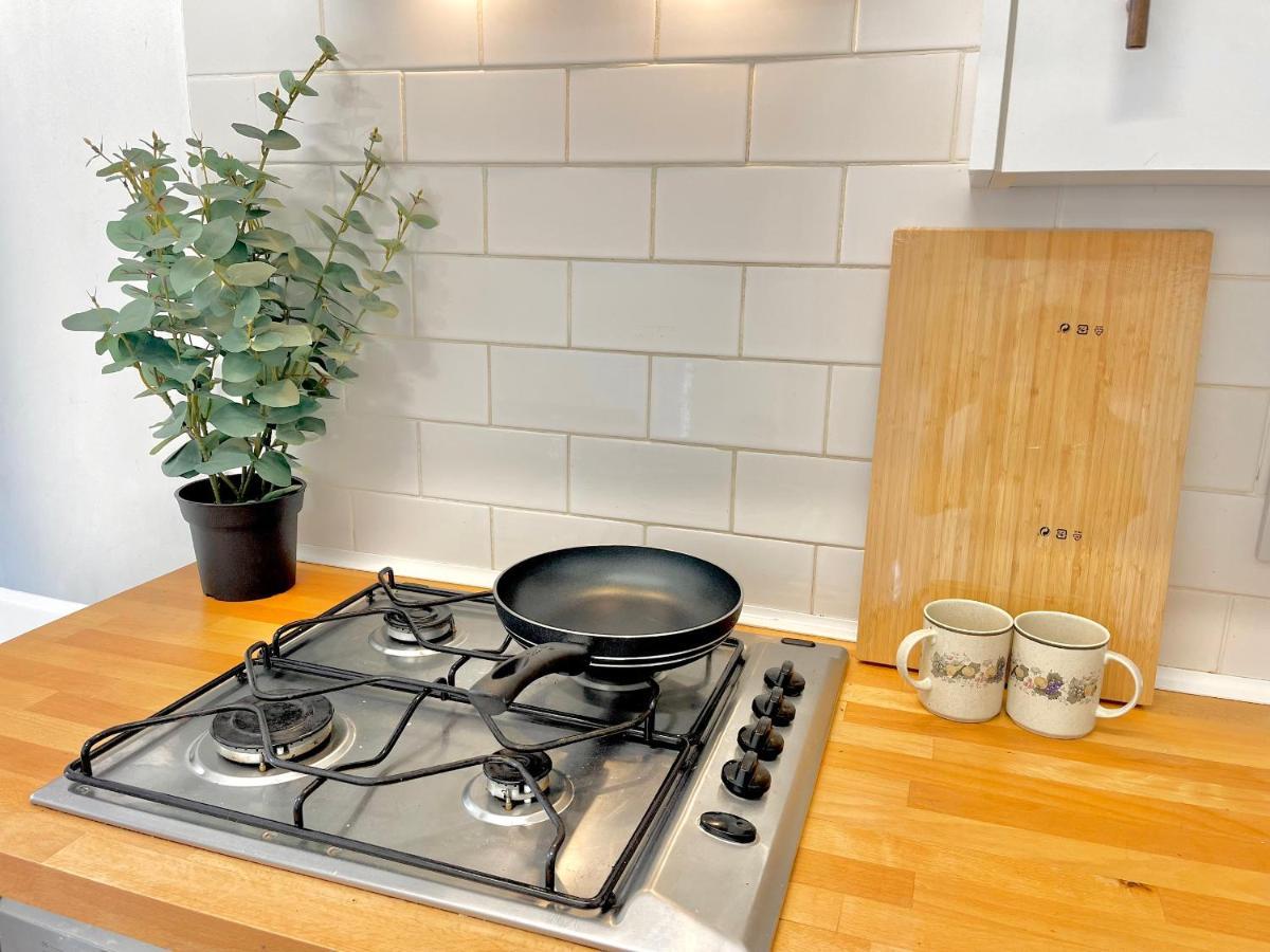 Archway Station Big Bedroom Flat Londen