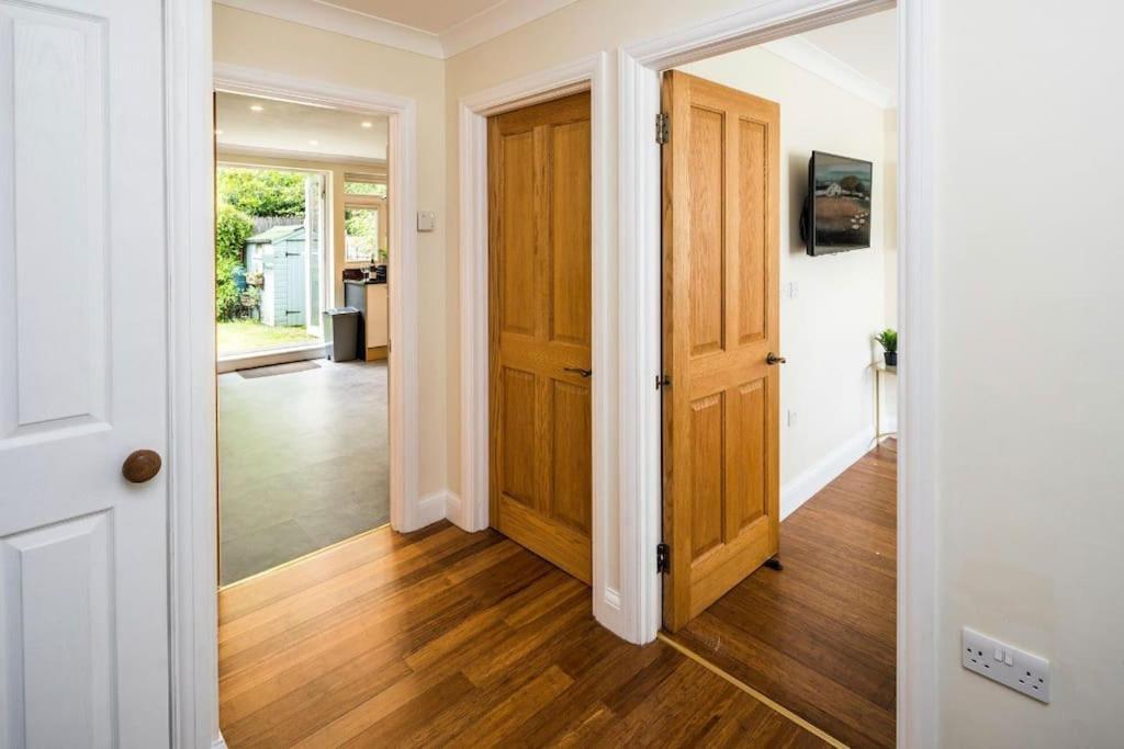 Apartment Where Style & Convenience Combine- Photo Id Required London