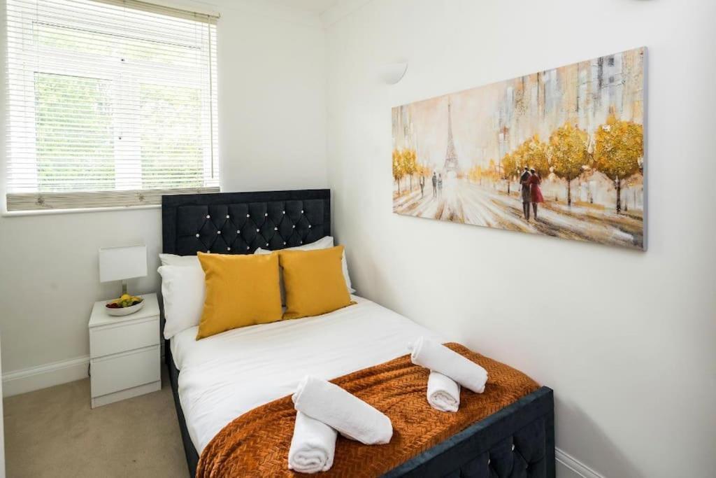 Where Style & Convenience Combine- Photo Id Required Apartment *