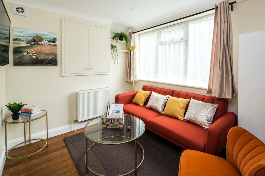 Where Style & Convenience Combine- Photo Id Required Apartment London