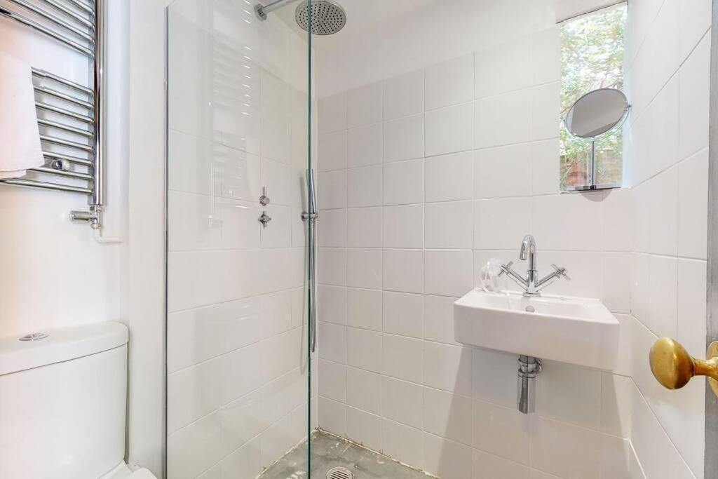 Whimsical 4 Bedroom House In Elephant And Castle * Londen